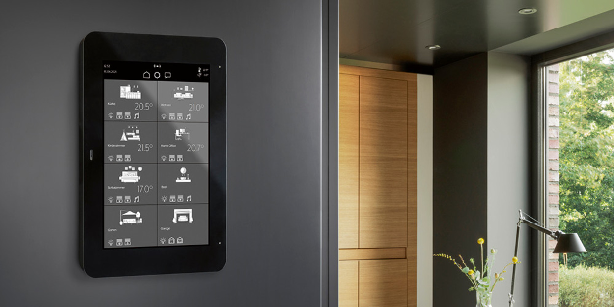 JUNG Smart Panel 8 bei Jura Elektro in Petersbuch