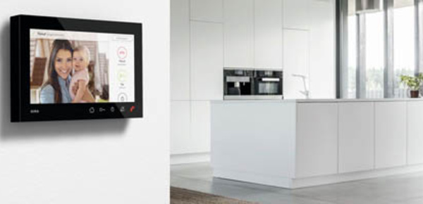 Gira Wohnungsstation bei Jura Elektro in Petersbuch