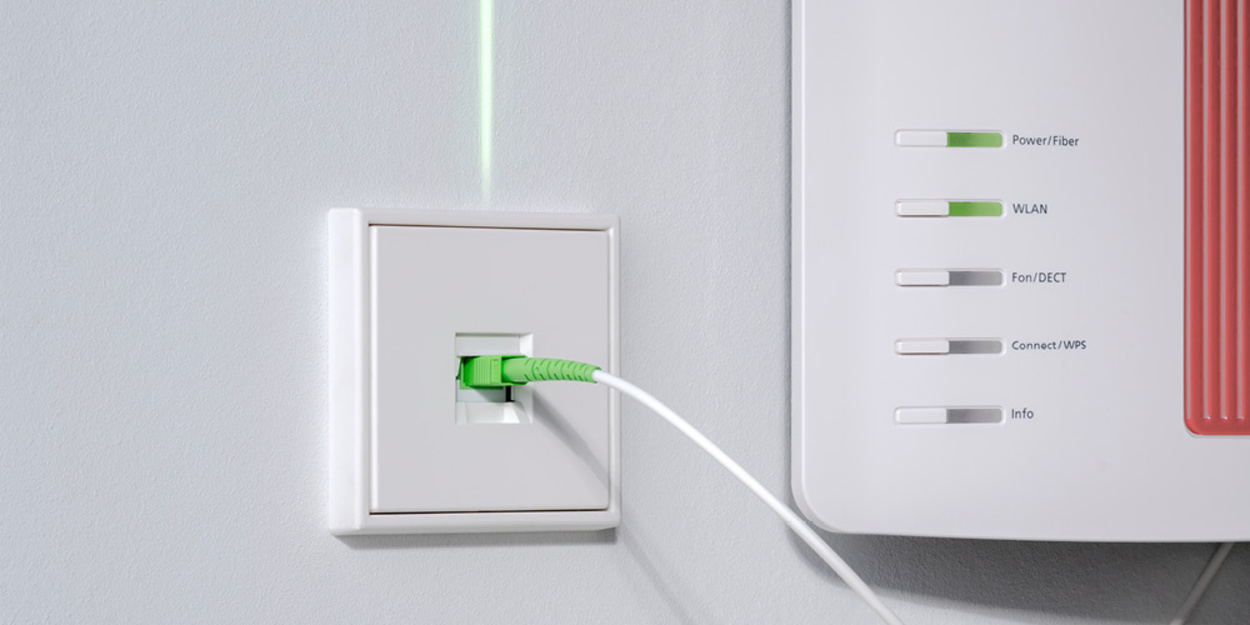 Die neuen Glasfaser-Anschlussdosen bei Jura Elektro in Petersbuch