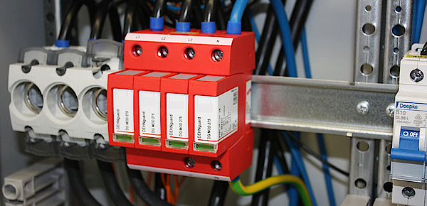 Über­spannungs­schutz bei Jura Elektro in Petersbuch