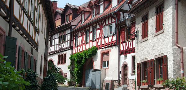 Altbau­sanierung bei Jura Elektro in Petersbuch