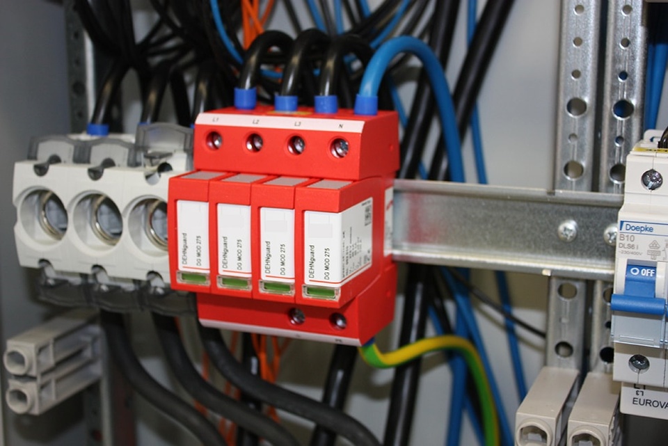 U berspannungsschutz bei Jura Elektro in Petersbuch